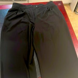 Loose women’s dress pants 💁🏻‍♀️